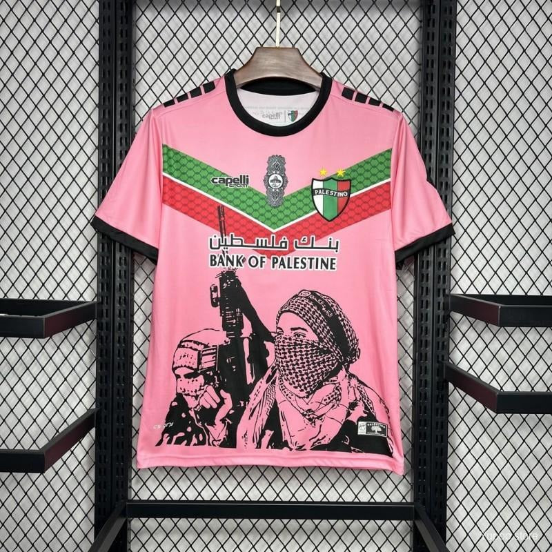Pinkes Trikot „Free Palestine“
