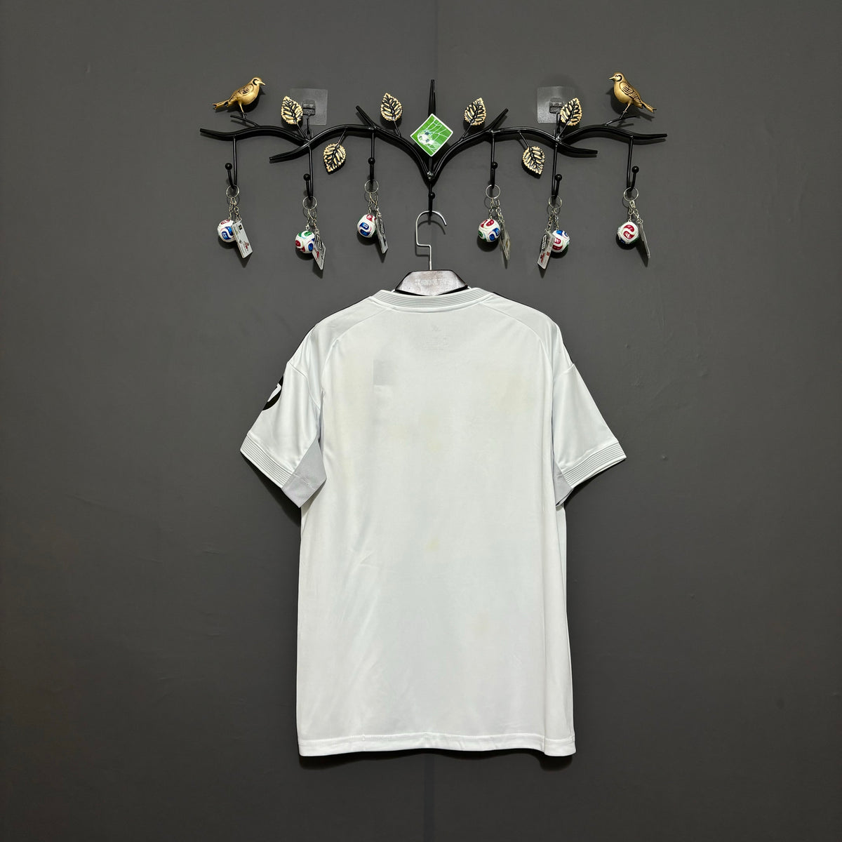 Real Madrid Golden Blossom Embroidered Jersey - product image 2 - 3e088a11