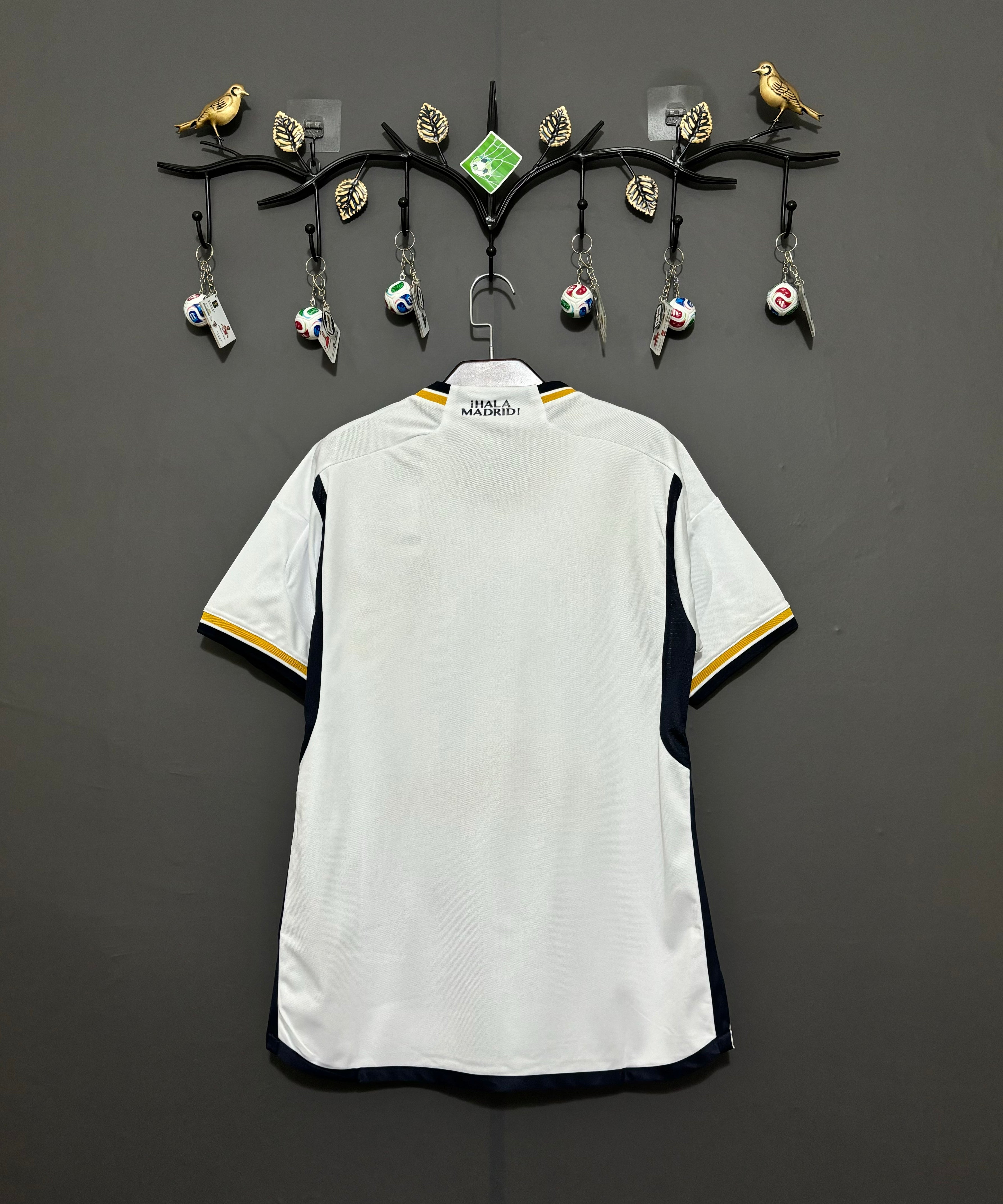 Real Madrid Golden Mountain Embroidered Jersey - product image 2 - 9dab39d6