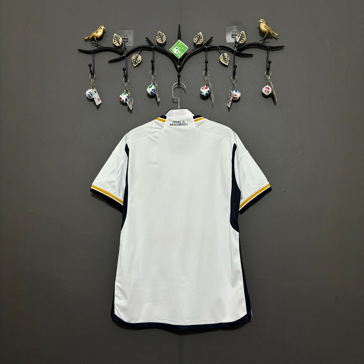 Real Madrid Golden Mountain Embroidered Jersey - product image 2 - 9dab39d6