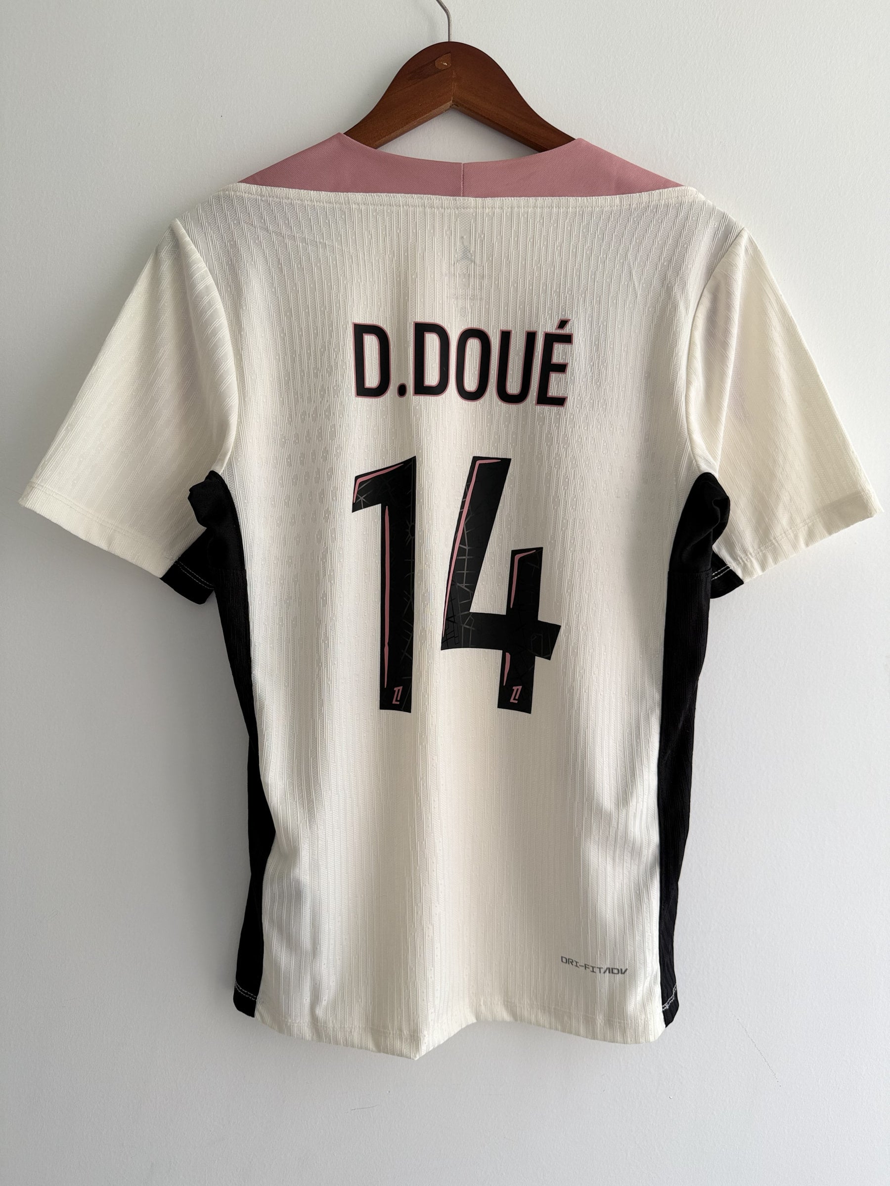 Paris Saint-Germain Blush Blossom Embroidered Jersey - product image 3