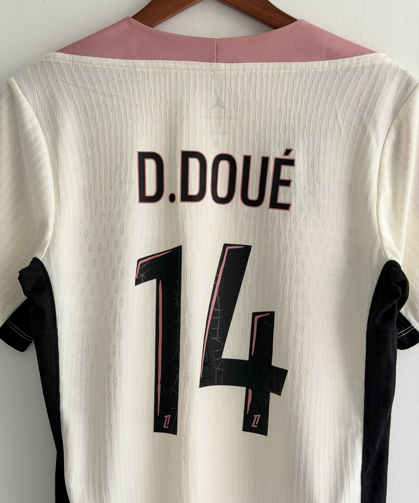 Paris Saint-Germain Blush Blossom Embroidered Jersey - product image 4