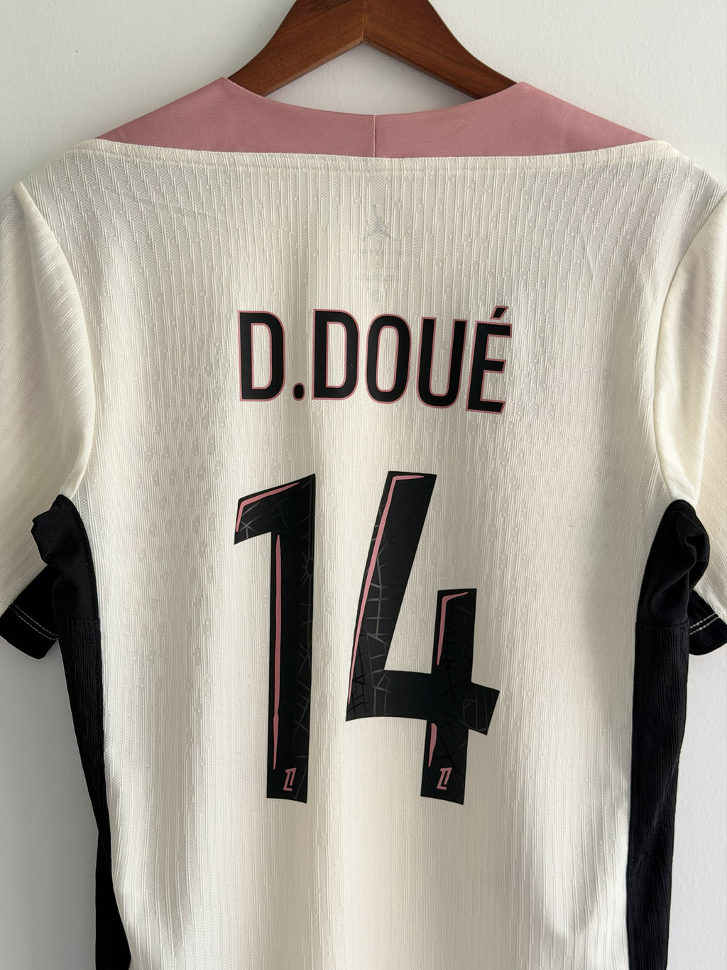 Paris Saint-Germain Blush Blossom Embroidered Jersey - product image 4