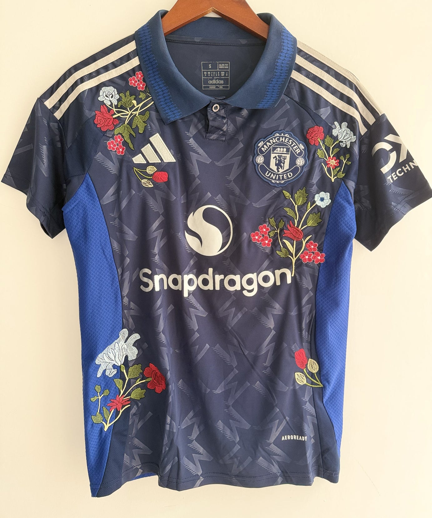 Manchester United Midnight Floral Embroidered Jersey - product image 1