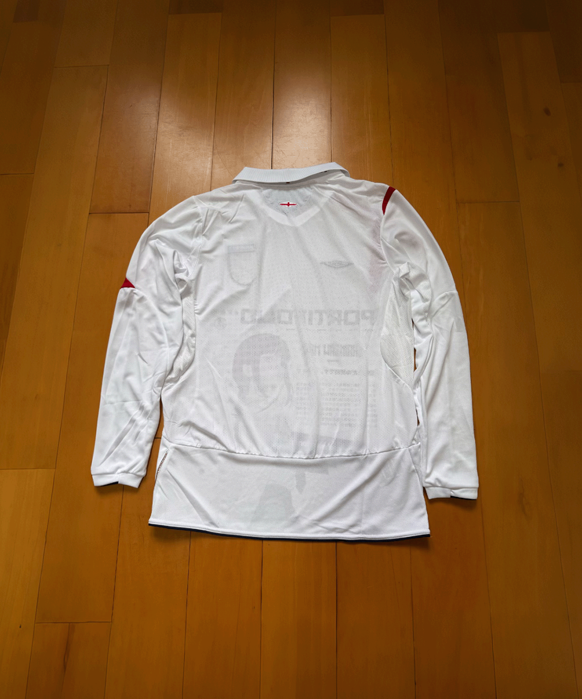 Maillot graphique blanc à manches longues de l’Angleterre de Makima