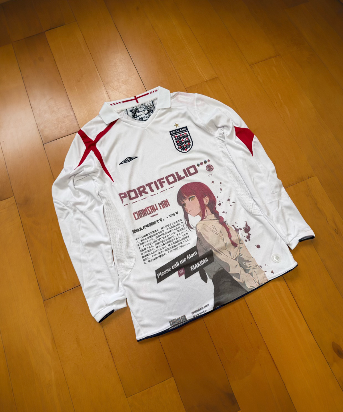 Maillot graphique blanc à manches longues de l’Angleterre de Makima