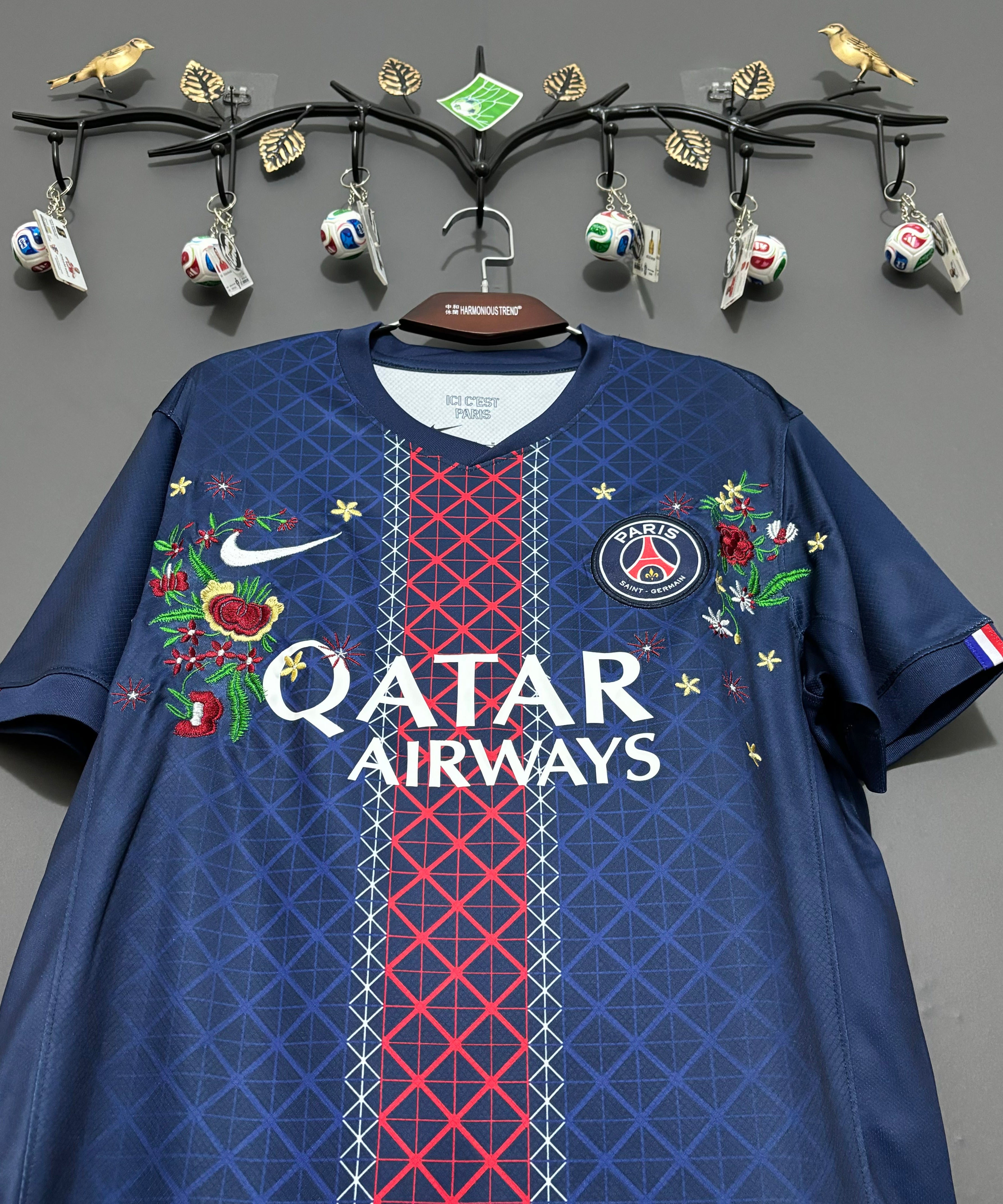 Paris Saint-Germain Parisian Floral Embroidered Jersey - product image 3 - a5035fc4
