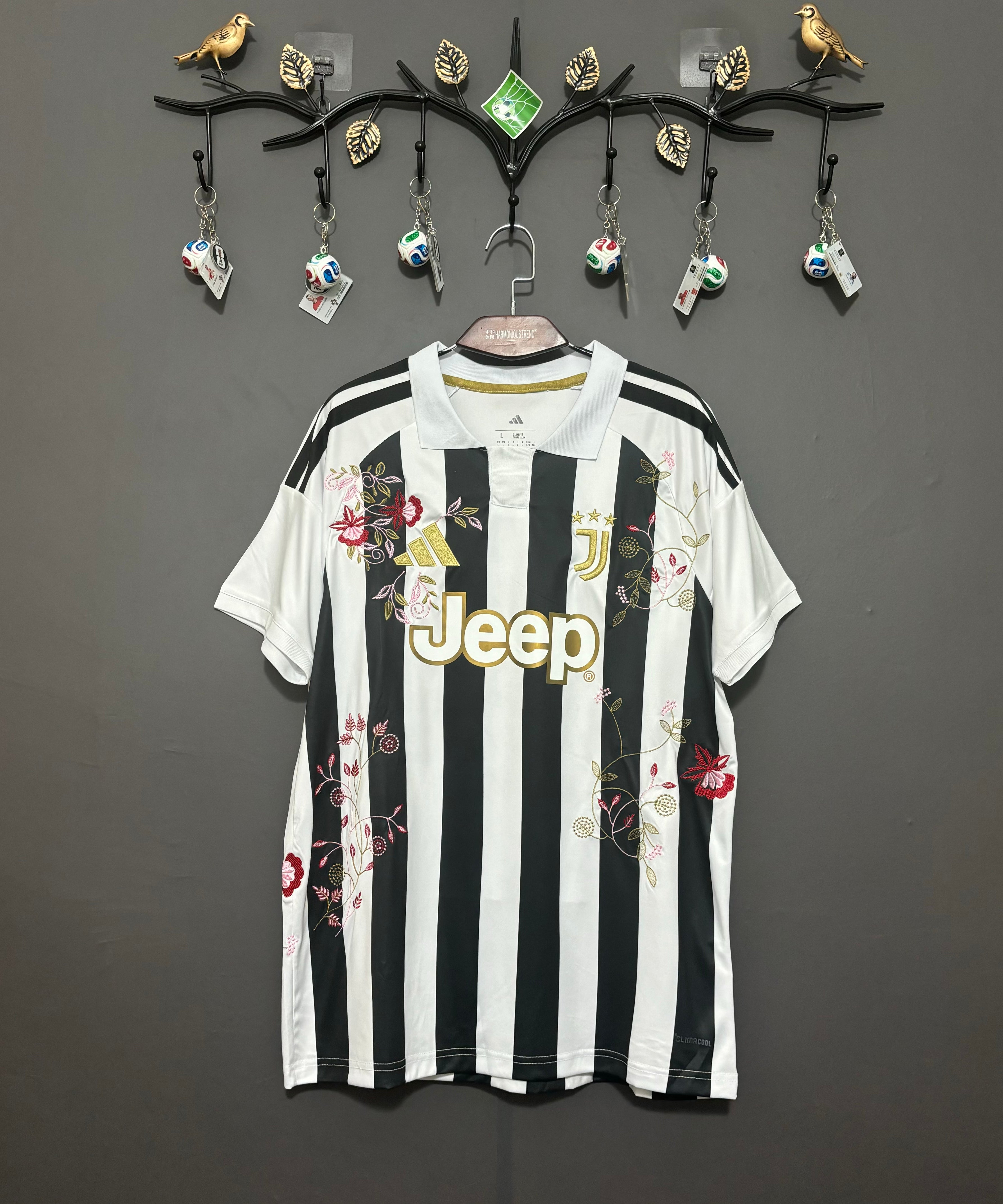 Juventus Botanical Stripe Embroidered Jersey - product image 1 - e4efdf66